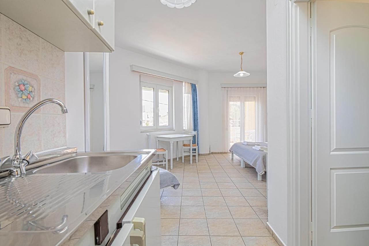 Marias Studios And Apartments Platanés Екстериор снимка