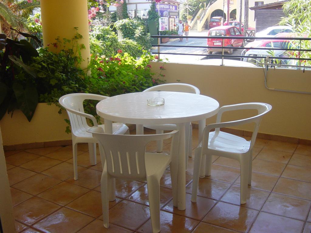Marias Studios And Apartments Platanés Екстериор снимка